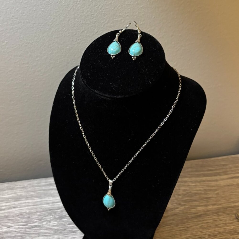 Silver and Turquoise Teardrop Necklace & Earring Set